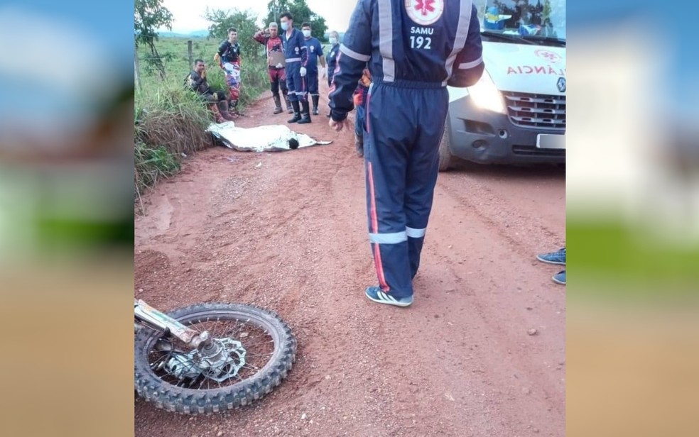 Homem morre após colisão entre moto e caminhão, em Iporá