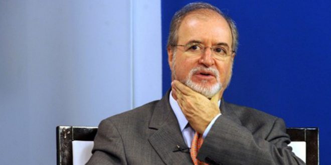 Condenado no mensalão tucano, Azeredo se entrega à Polícia de Minas
