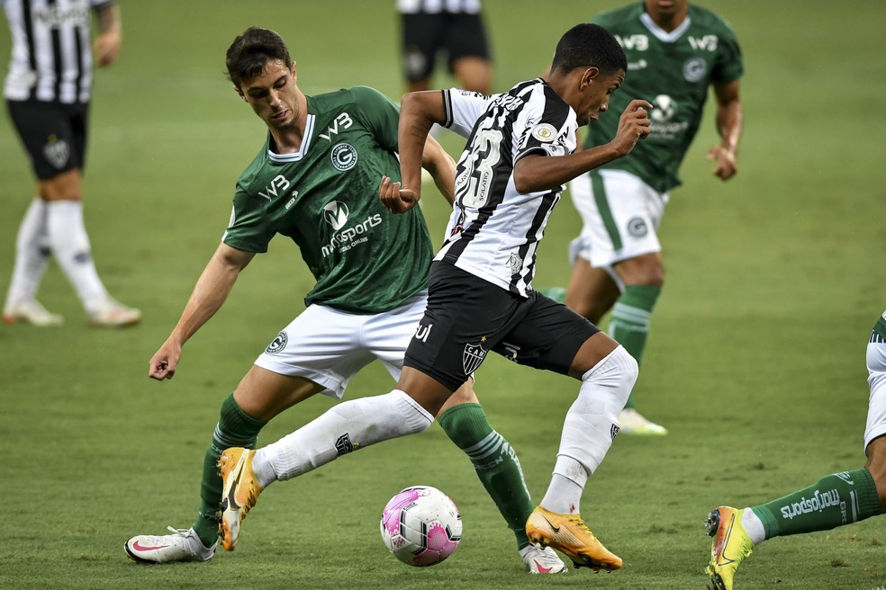 Atlético-MG vence Goiás por 3 a 0 em casa, e segue na liderança do Brasileirão