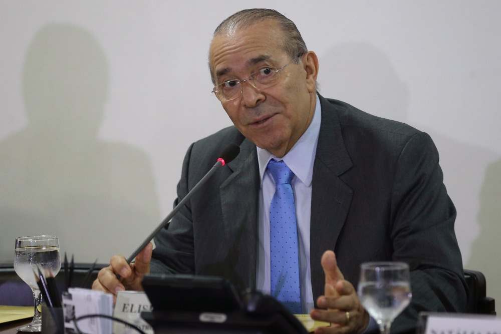 Padilha diz que abastecimento dobrou no país de ontem para hoje