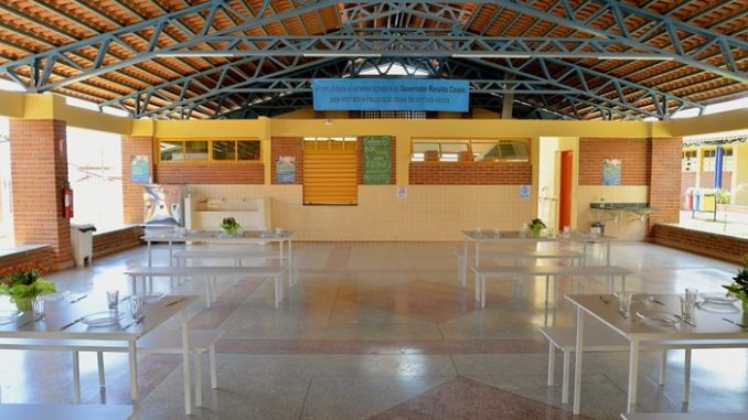 Caiado entrega Escola Padrão Século XXI