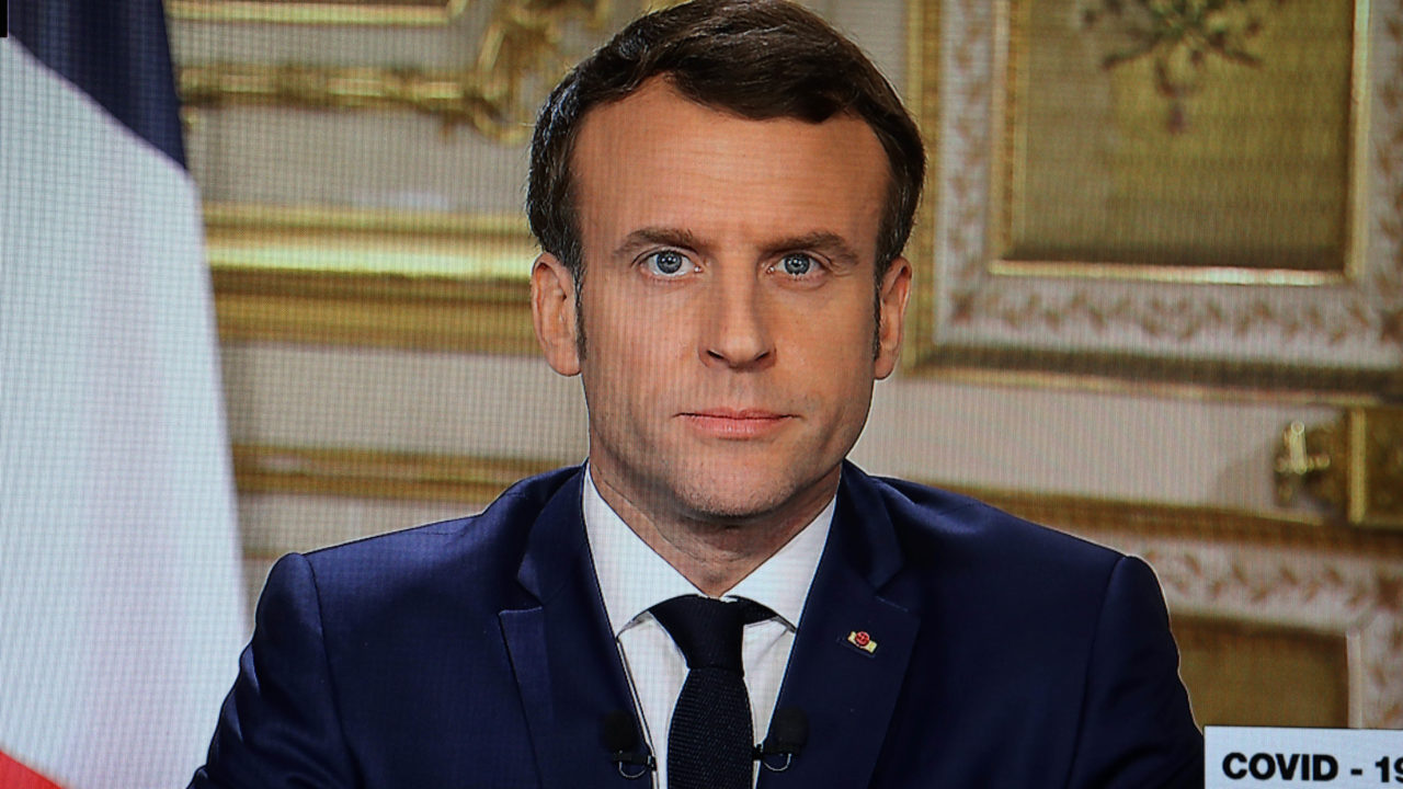 Na França, presidente Emmanuel Macron tem teste positivo para covid-19