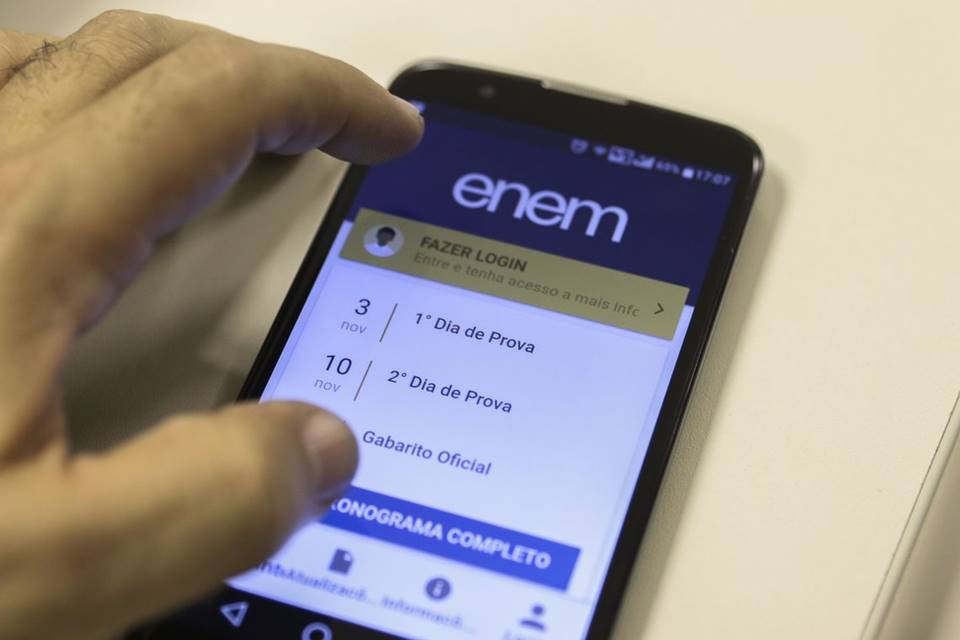 Bolsonaro alega que Enem deve ser aplicado neste ano