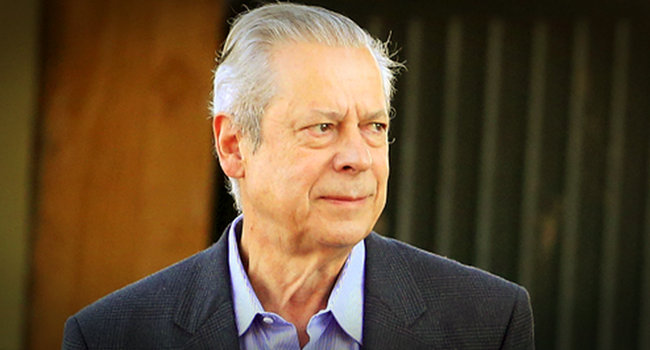 José Dirceu tem até 17h para se entregar à Polícia Federal