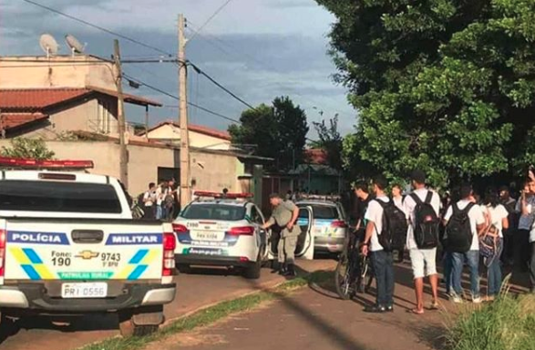 Alunos soltam bombinhas após discussão e geram tumulto em escola de Goiânia