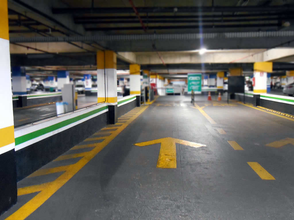 Consumidor será indenizado após ter veículo furtado em estacionamento de mercado