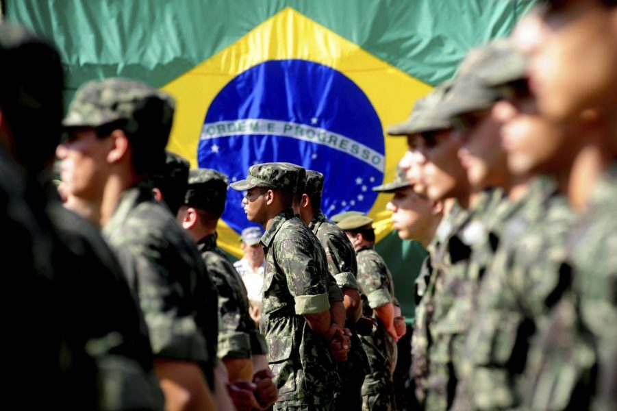 Bolsonaro edita decreto que regulamenta promoções de oficiais das Forças Armadas