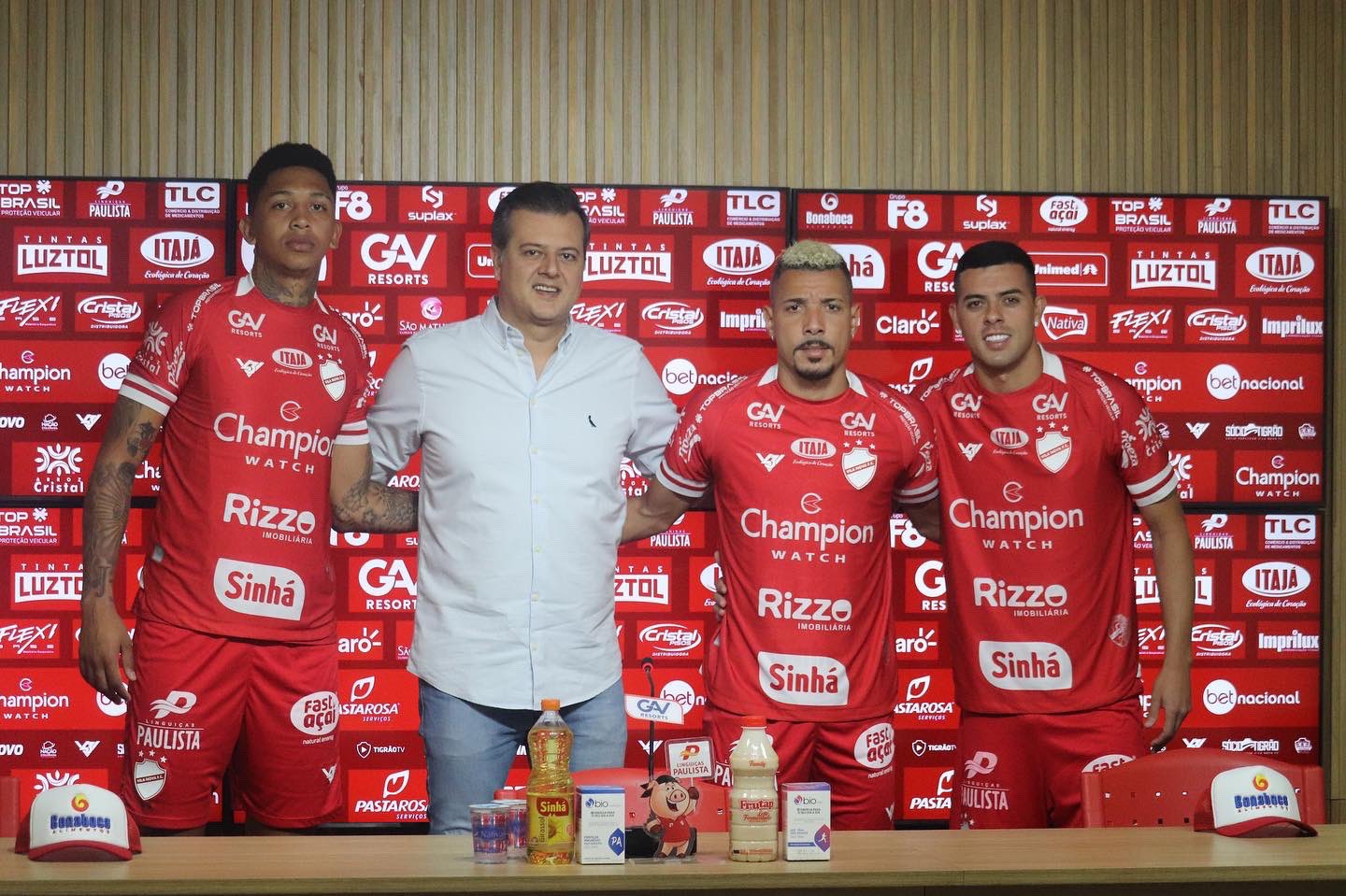 Vila Nova apresenta os três últimos reforços para a temporada 2022