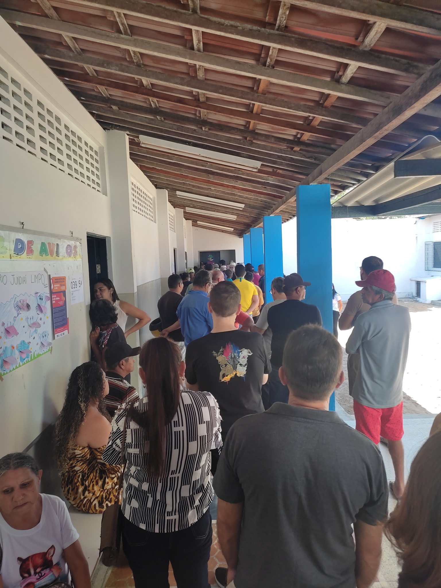 Eleitores que estiverem nas filas até as 17h, poderão votar
