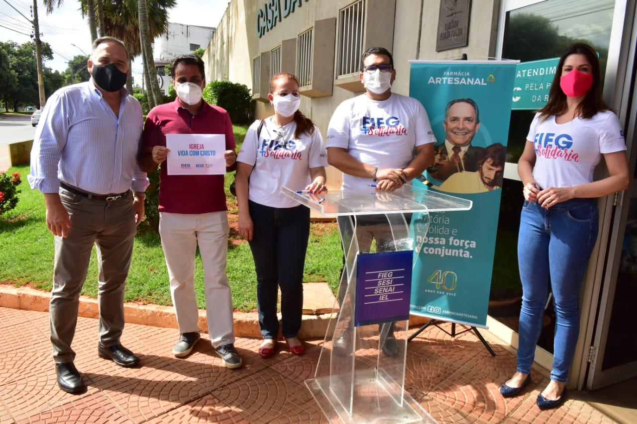 Farmácia Artesanal participa de entrega de cestas de alimentos pela Fieg + Solidária