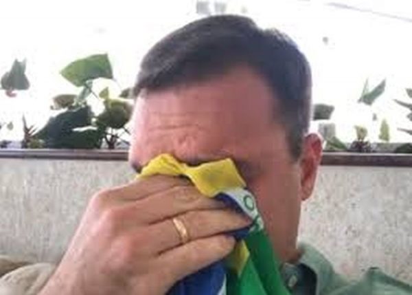Flávio Bolsonaro entra com habeas corpus para barrar quebra de sigilo