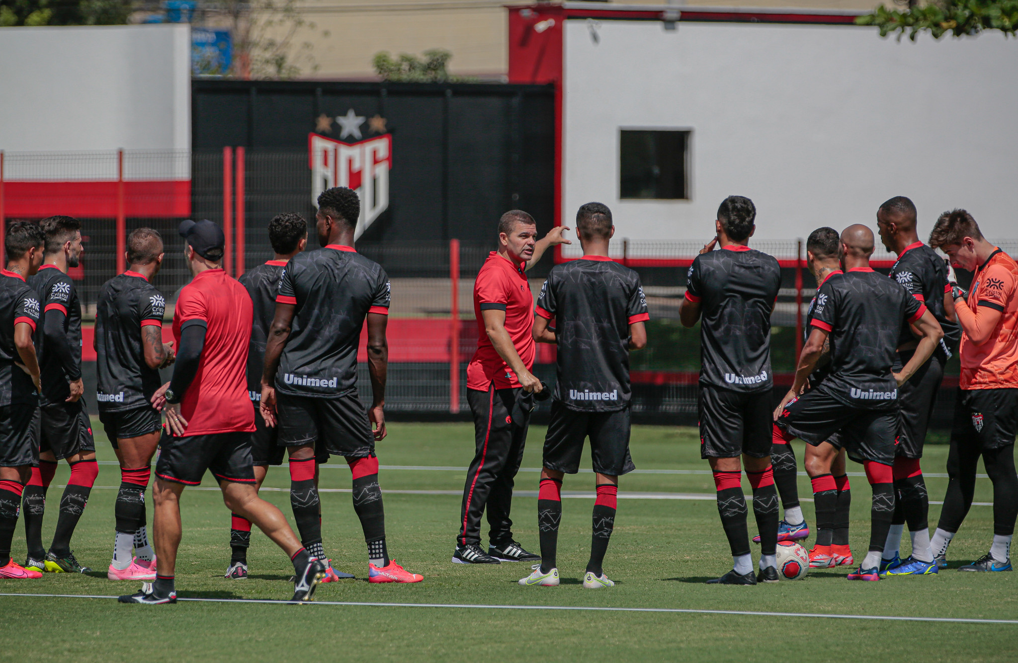 Visando a semifinal, Atlético Goiano e Morrinhos se enfrentam