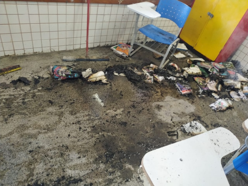 Vândalos colocam fogo em escola municipal de Aparecida de Goiânia