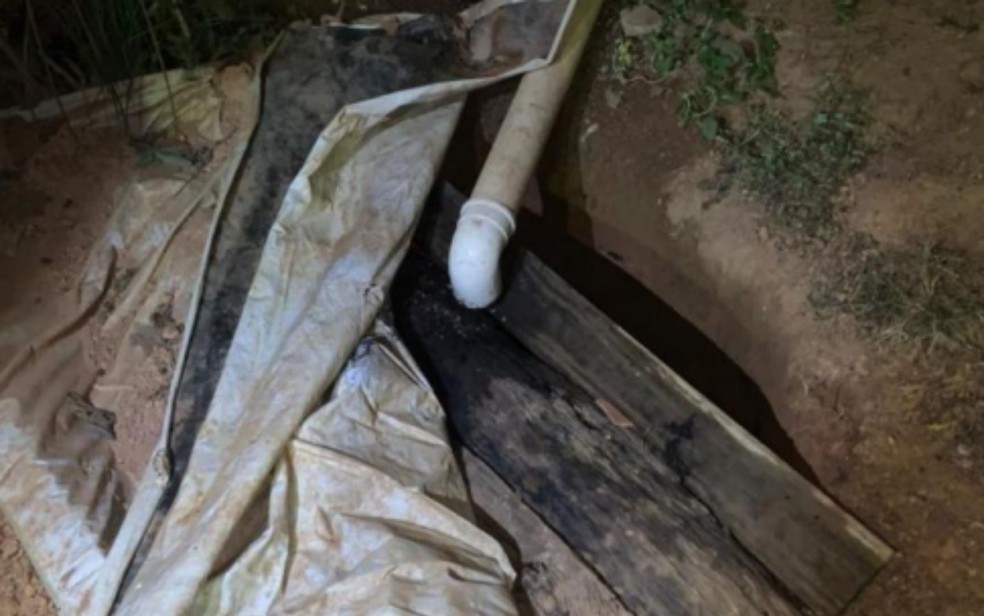 Criança morre após cair em fossa no quintal de casa, em Doverlândia
