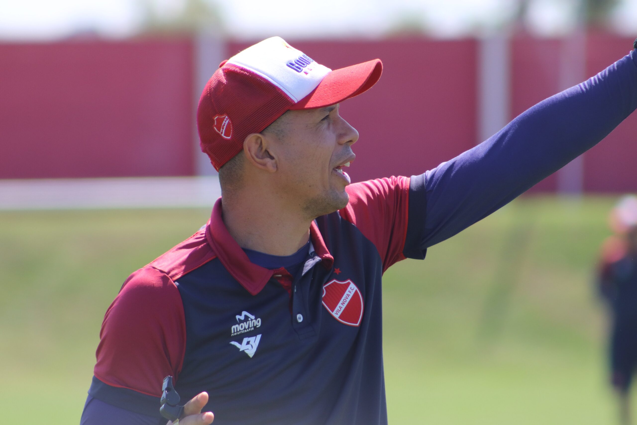 Vila Nova: Higo Magalhães reconhece evolução da equipe mas busca “conciliar boa performance com vitórias”