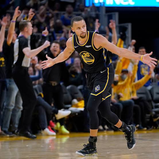 Reserva de luxo, Curry decide e Warriors abrem vantagem sobre Nuggets na NBA