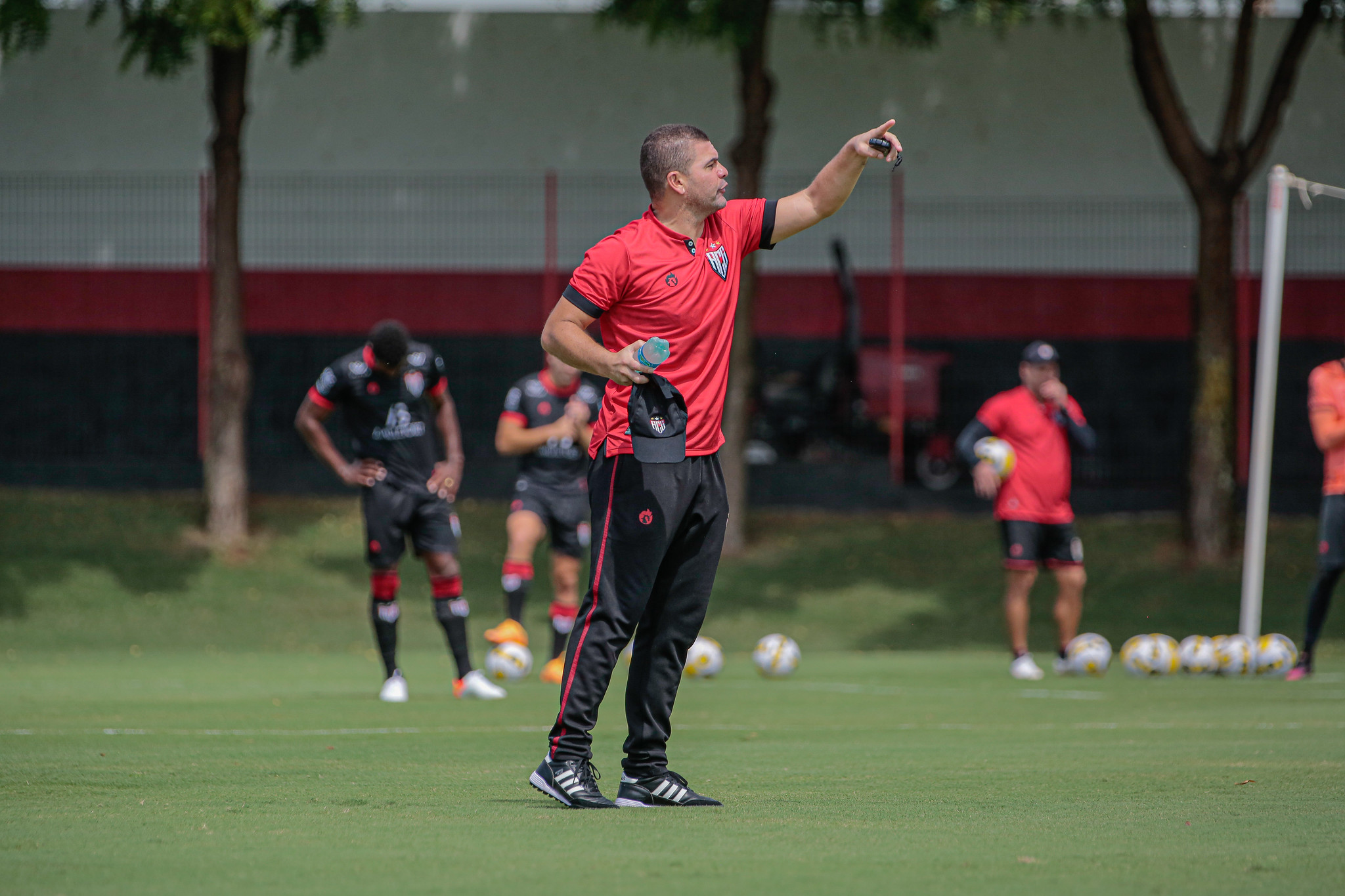 Atlético-GO: Umberto Louzer define derrota diante do Bragantino como ‘noite trágica’