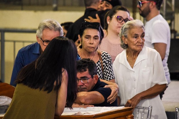 Pai de Gabriel Diniz faz revelações durante velório