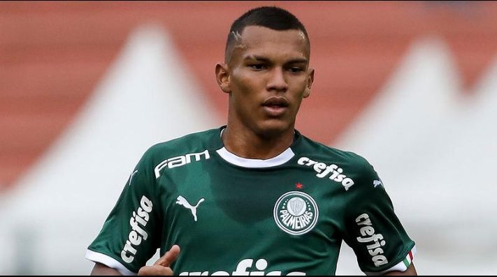 Em alta, jovens do Palmeiras valem mais de R$ 300 mi; multas superam R$ 1 bilhão