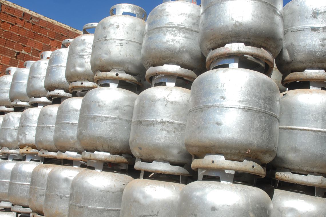 Procon Goiás fiscaliza depósitos de gás de cozinha após o reajuste de 16,06%