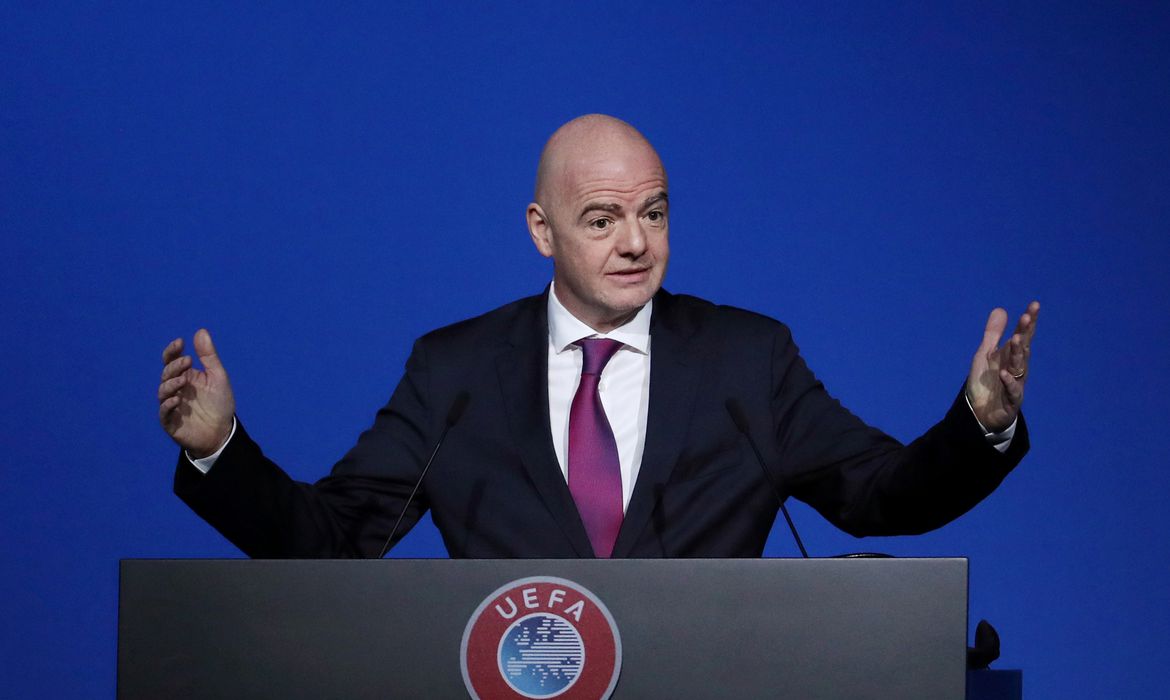Presidente da Fifa desafia a Uefa: 'Eurocopa também poderia ser a cada dois anos'