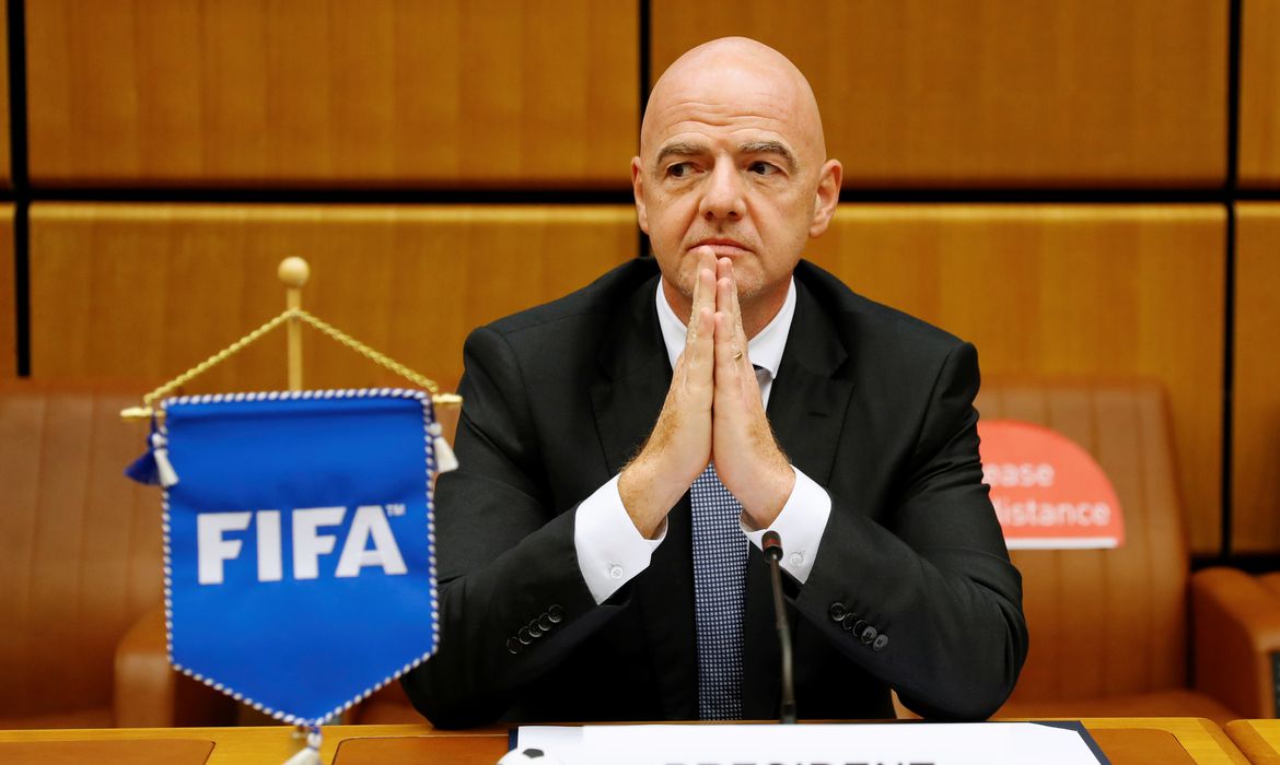 Infantino se diz 'chocado' com casos de violência e ameaças a jogadores