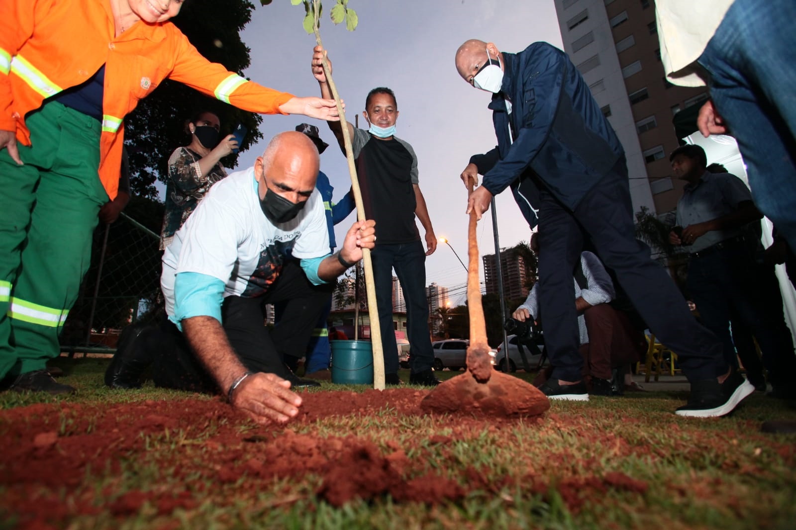 Prefeitura entrega revitalização da Praça do Ipê, do Setor Bueno