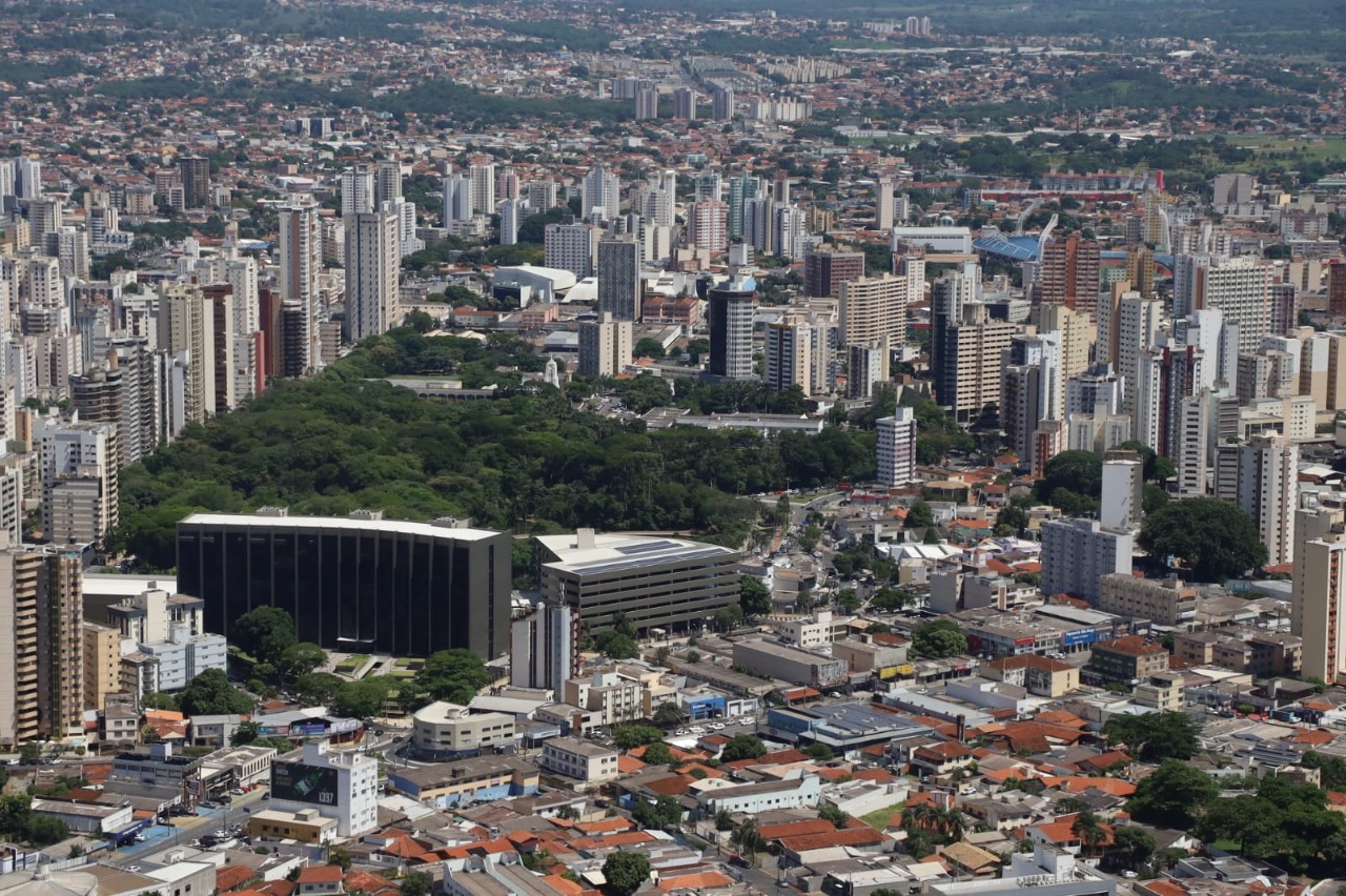 Adolescente de 12 anos é atropelada por ônibus, em Goiânia