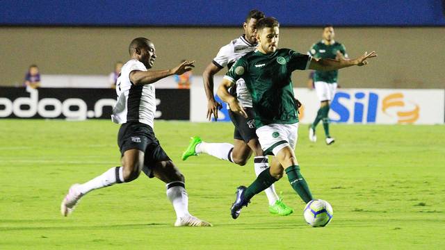 Goiás joga contra Ceará, com estreia de Adílson Batista