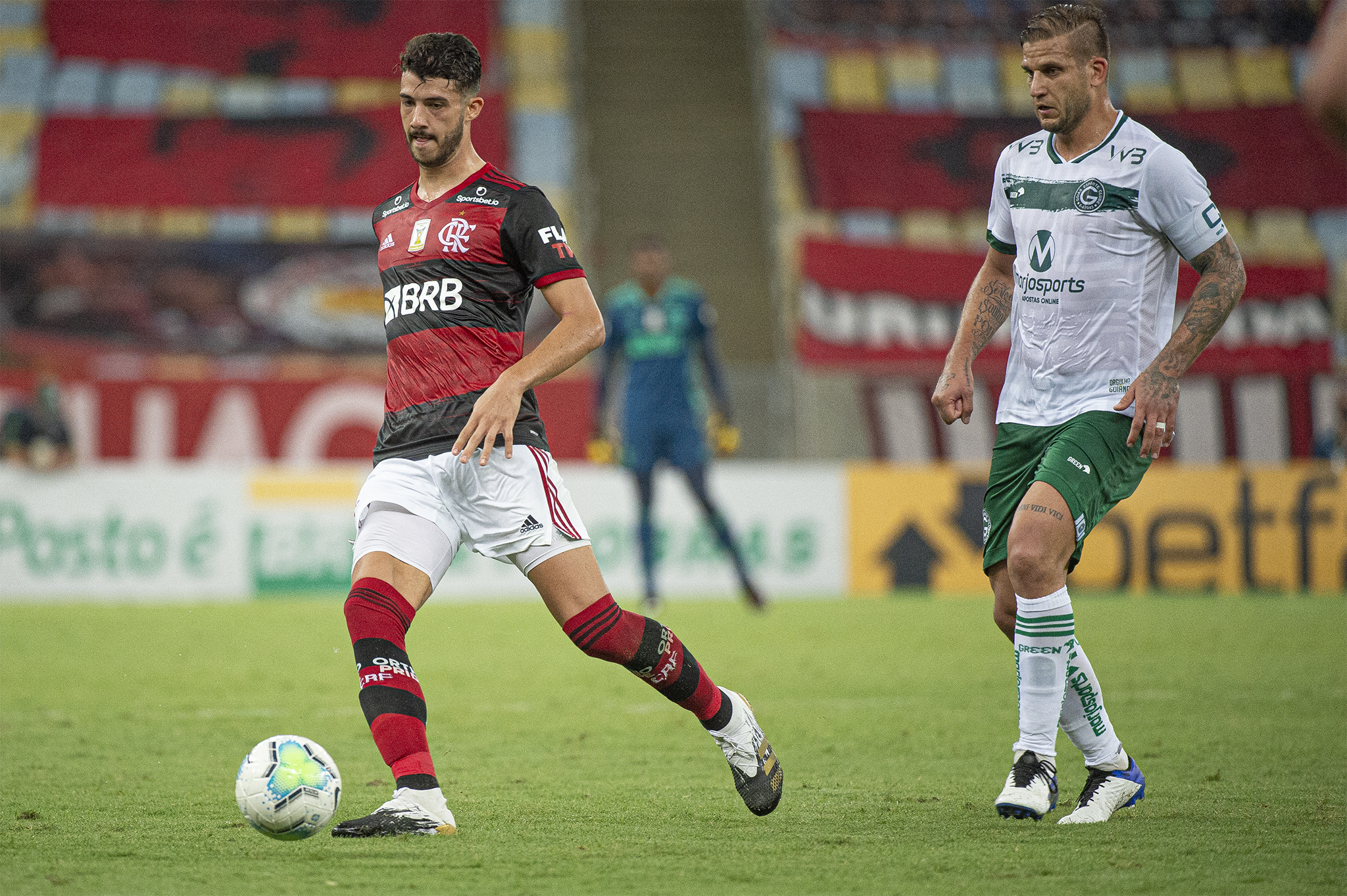 Torcida do Goiás cobra elenco por desempenho ruim na temporada