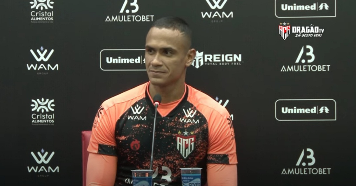 Goleiro Renan destaca que clássico diante do Goiás deve ser disputado como uma decisão