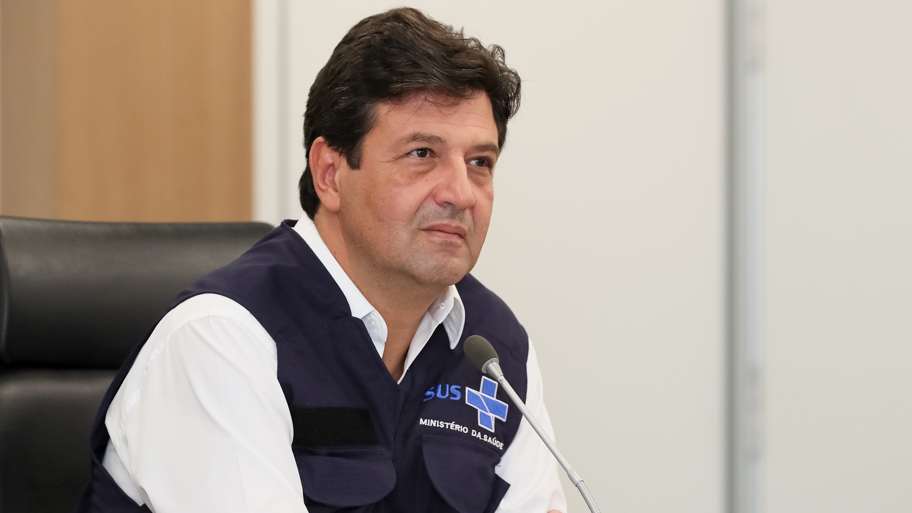 Mandetta fica no Ministério da Saúde