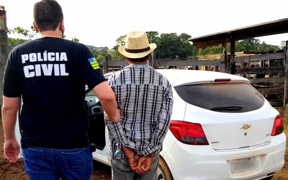 Fazendeiro é preso suspeito de estuprar filho dos funcionários, em Piranhas