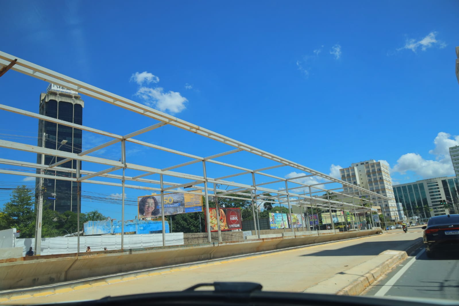 Trânsito na Praça Cívica muda com obras do BRT