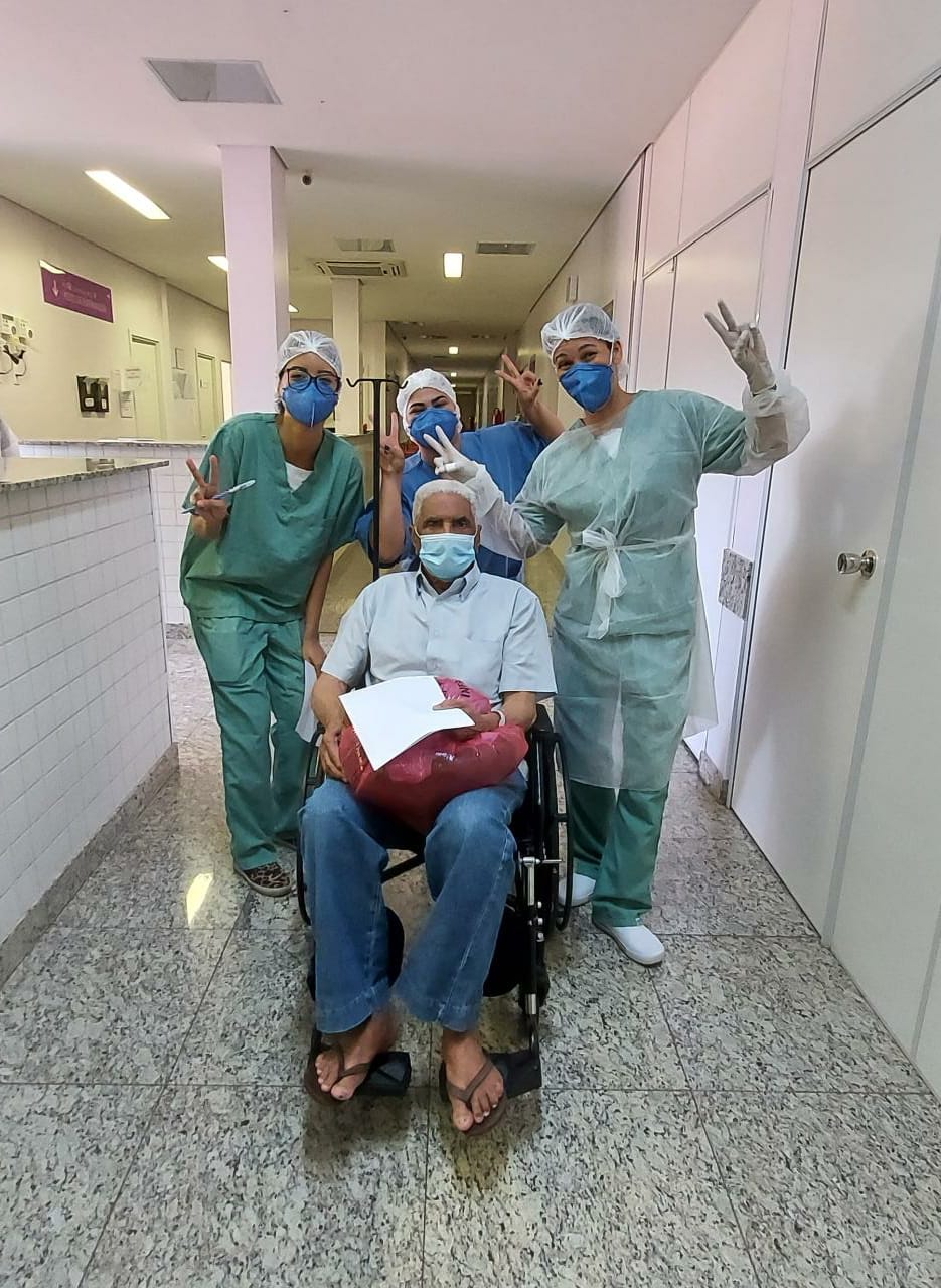 Em dois dias, 20 pacientes vencem a Covid-19 e recebem alta do HMAP