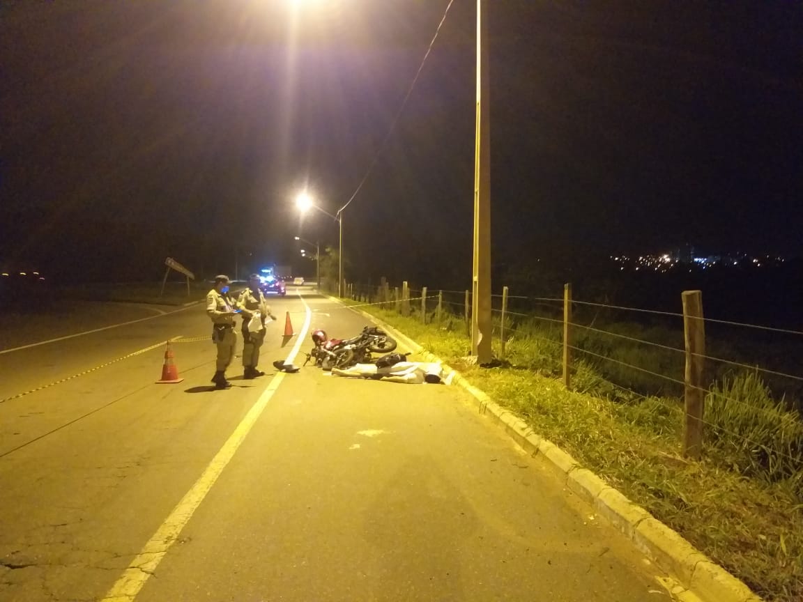 Motociclista morre após colidir com poste na Avenida Perimetral Norte