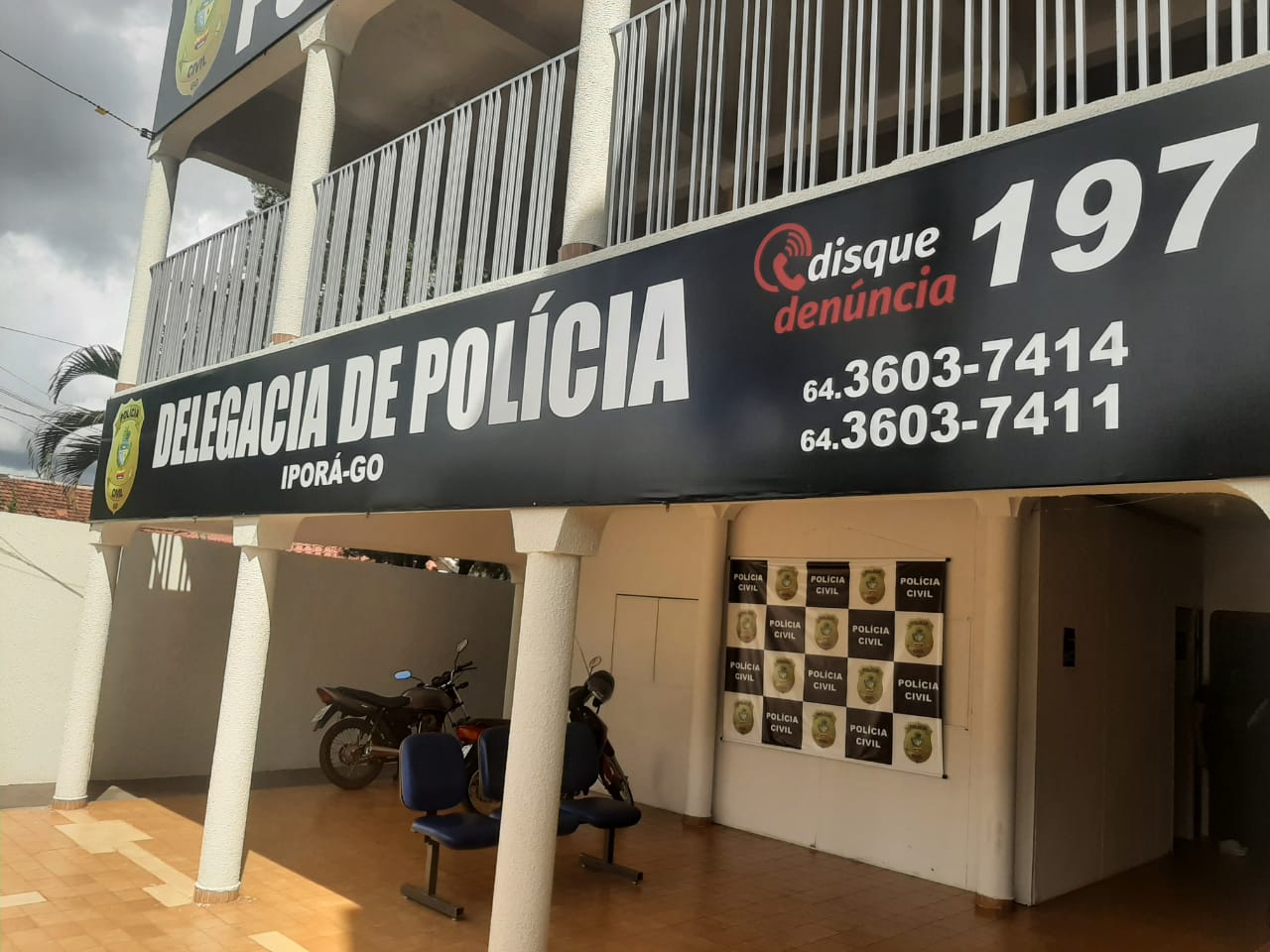 Homens são presos suspeitos de extorquir vítima  para não divulgar fotos íntimas