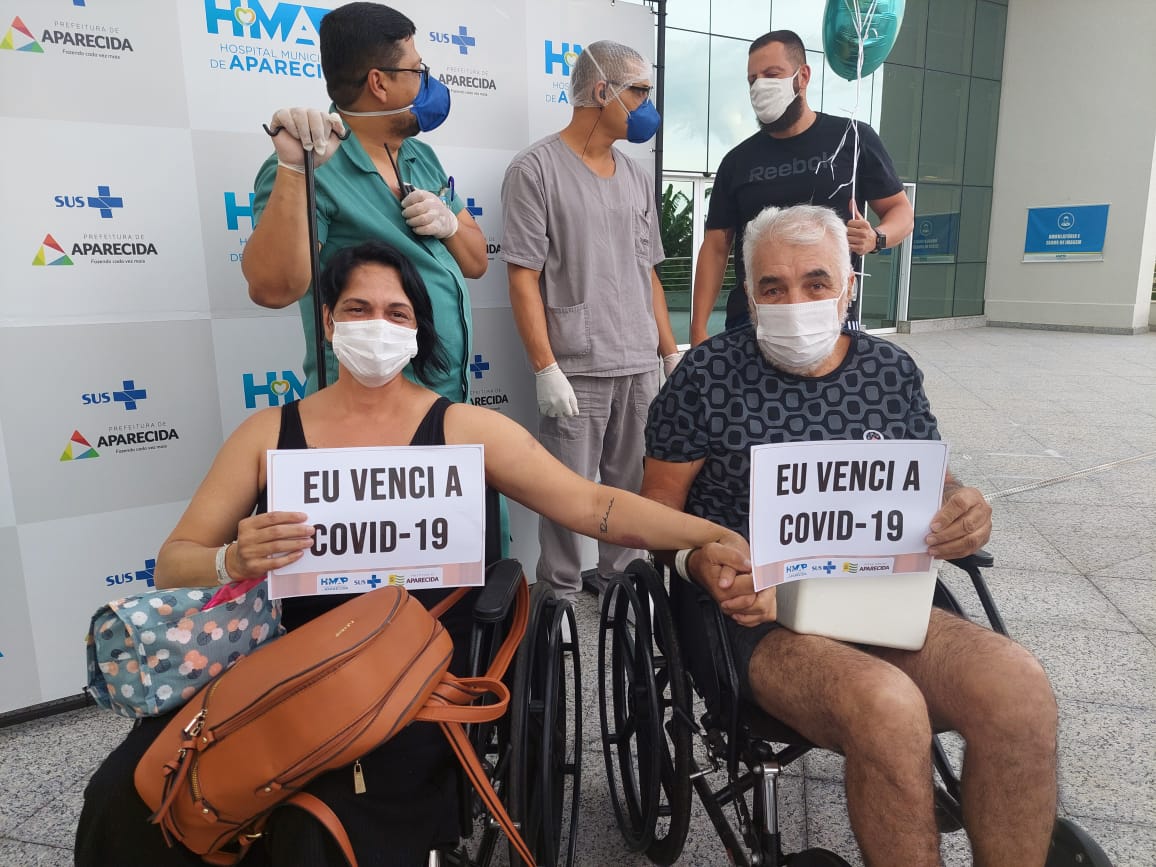 Casal vence a Covid-19 e recebe alta do HMAP