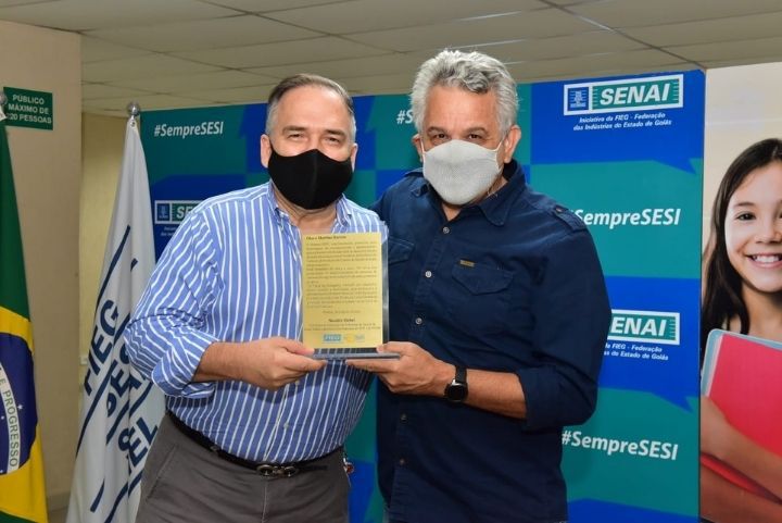 Fieg empossa Emílio Bittar como vice e homenageia Antônio Almeida