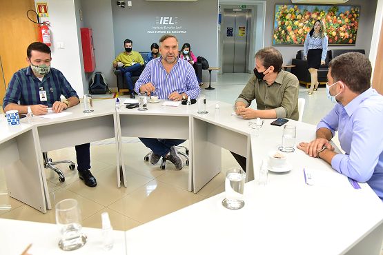 Fieg e Sebrae assinam convênio para estudo das cadeias produtivas de Goiás