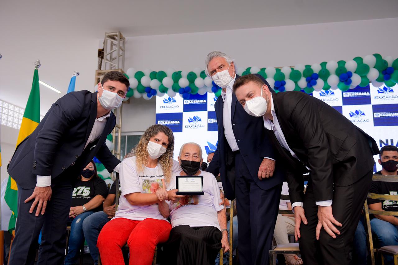 Caiado celebra aniversário de Luziânia com inauguração de unidade escolar