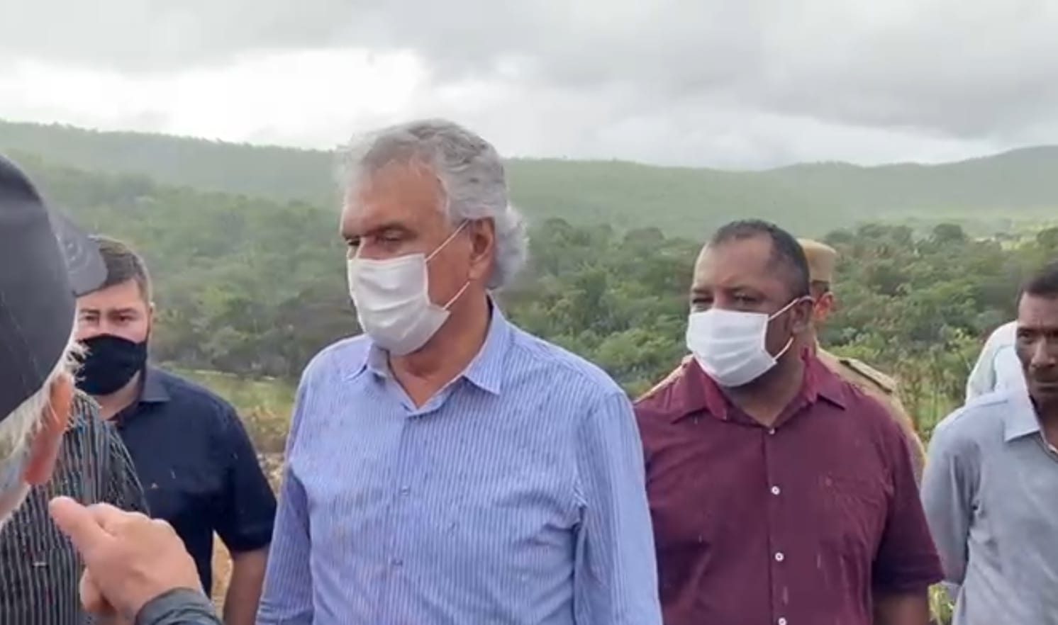 Caiado passa a virada de ano em socorro às famílias desabrigadas do Nordeste goiano