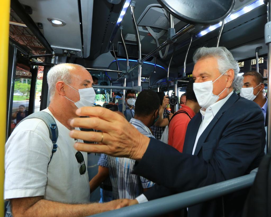 Tecnologia: Caiado apresenta ônibus articulado 100% elétrico
