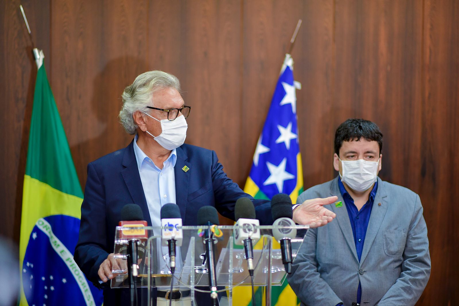 Caiado comemora reajuste para servidores e lembra que gestão segue sem greve