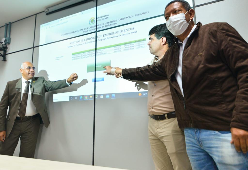 “Lar é alicerce da família e base de uma cidade”