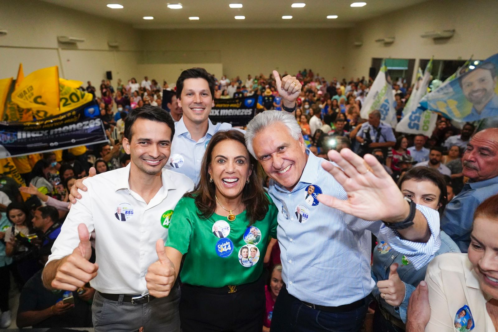 Ao lado de multidão, Caiado e Daniel lançam candidatura em  Aparecida