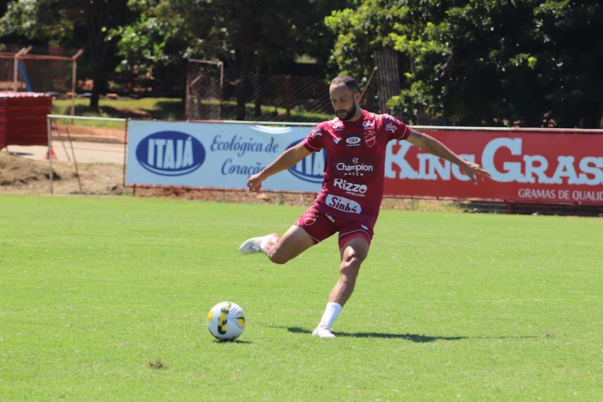 Diego Tavares não considera que a má fase seja culpa de Higo Magalhães