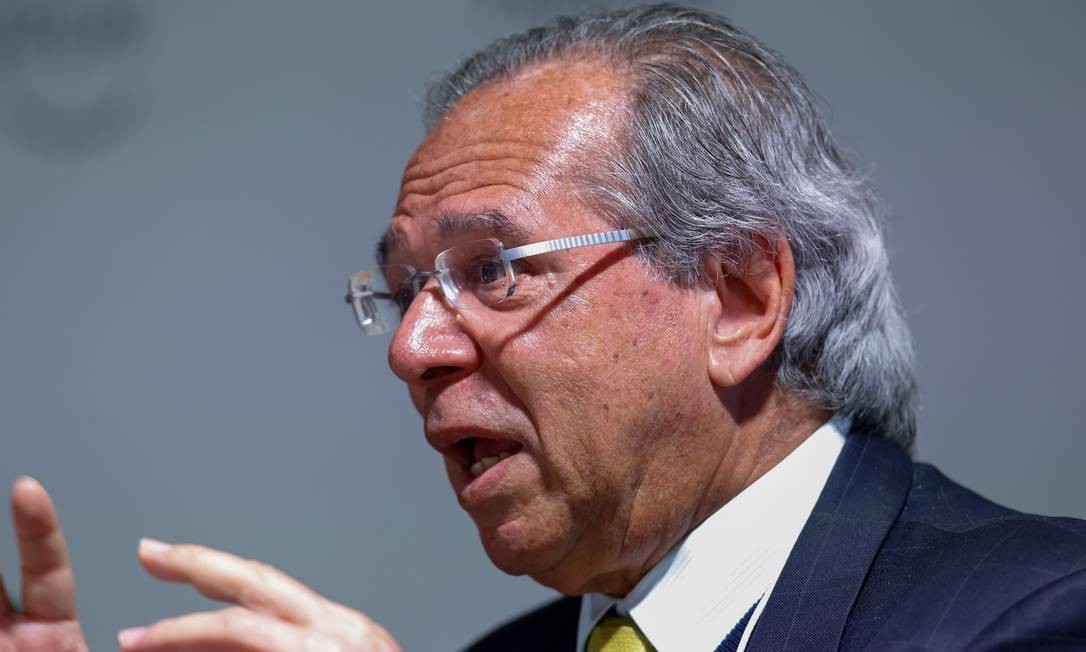 Ministro da Economia defende criação de imposto digital, mas depois diz que tributo está ‘morto’