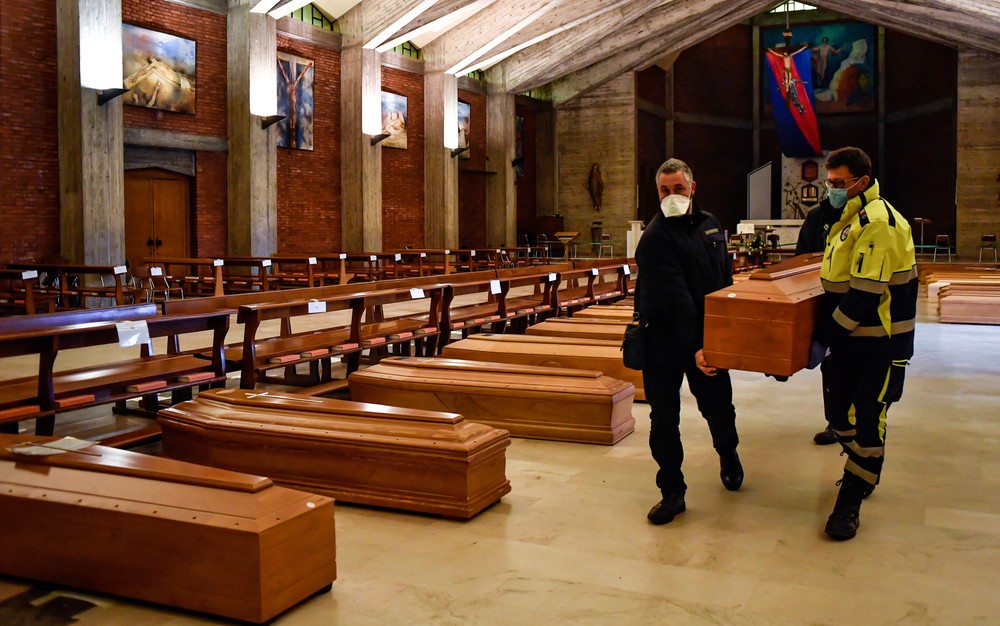 Em 24 horas Itália registra recorde com quase mil mortes