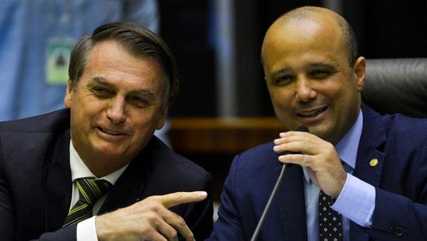 Bolsonaro só apoia Vitor Hugo em Goiás